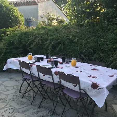 לינה וארוחת בוקר Le Jardin De La Cite 3*